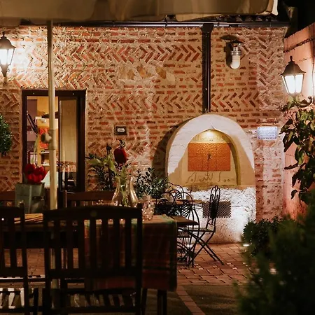 Beautiful Alamedas - Con Historia Unica